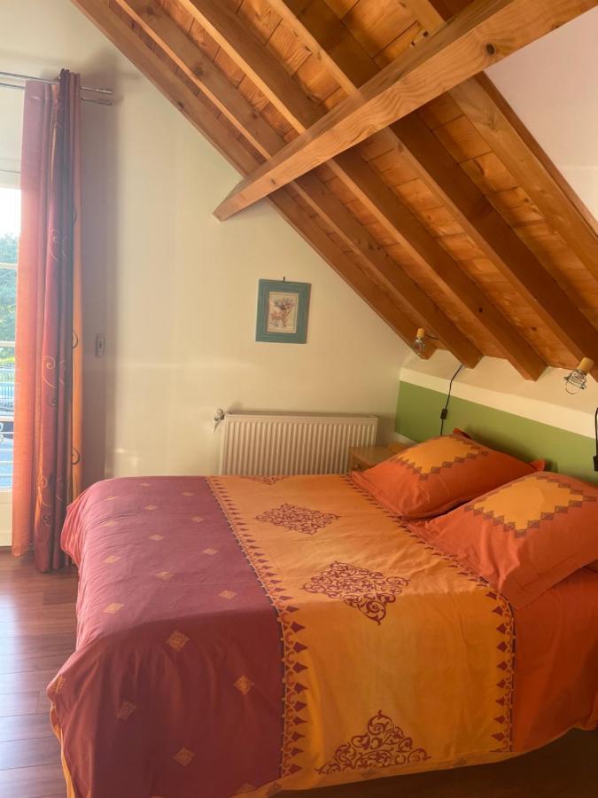Les Gites De La Maison Bleue D'Estialescq מראה חיצוני תמונה