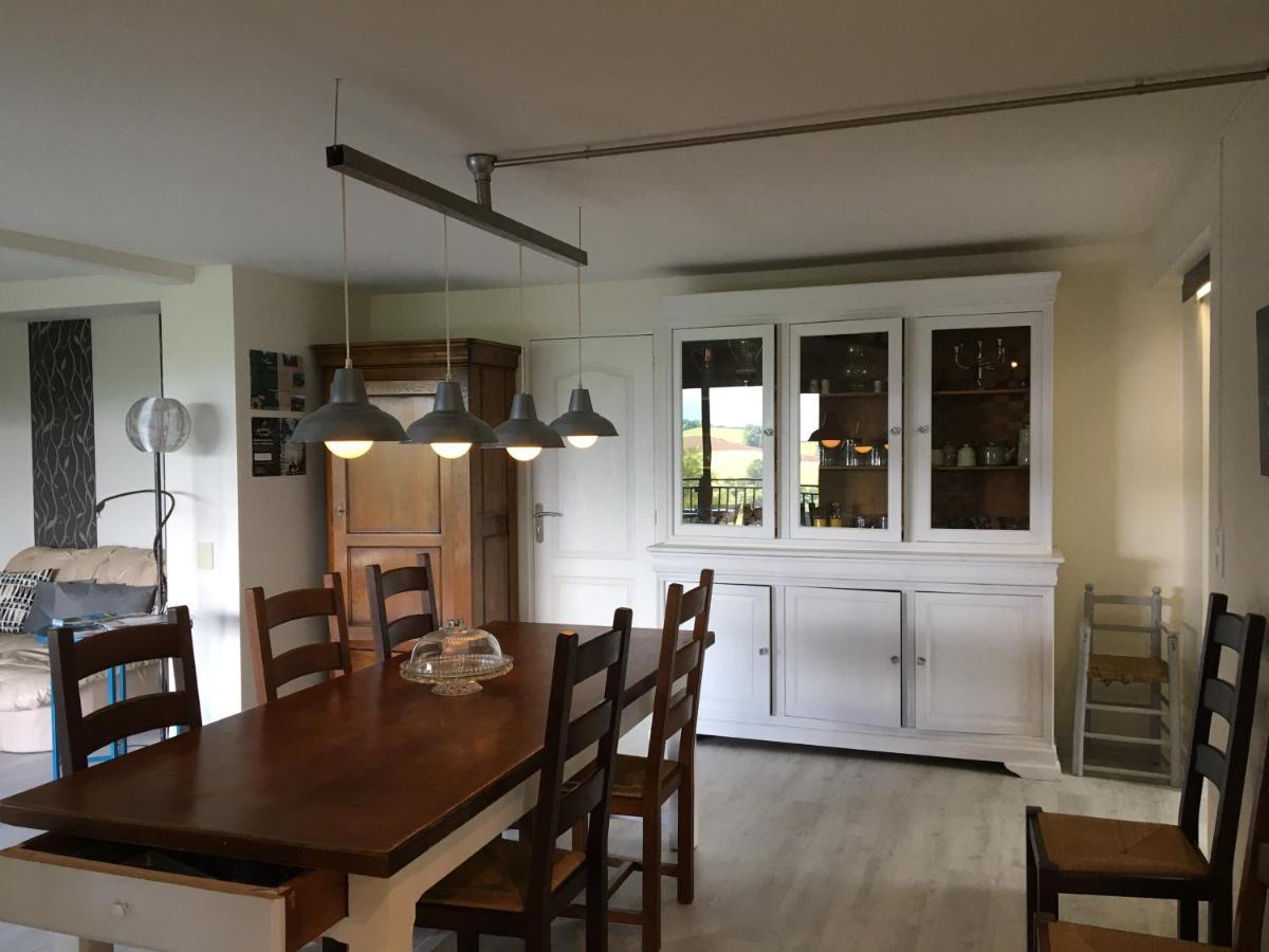 Les Gites De La Maison Bleue D'Estialescq מראה חיצוני תמונה