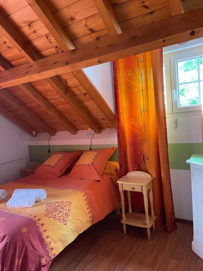 Les Gites De La Maison Bleue D'Estialescq מראה חיצוני תמונה