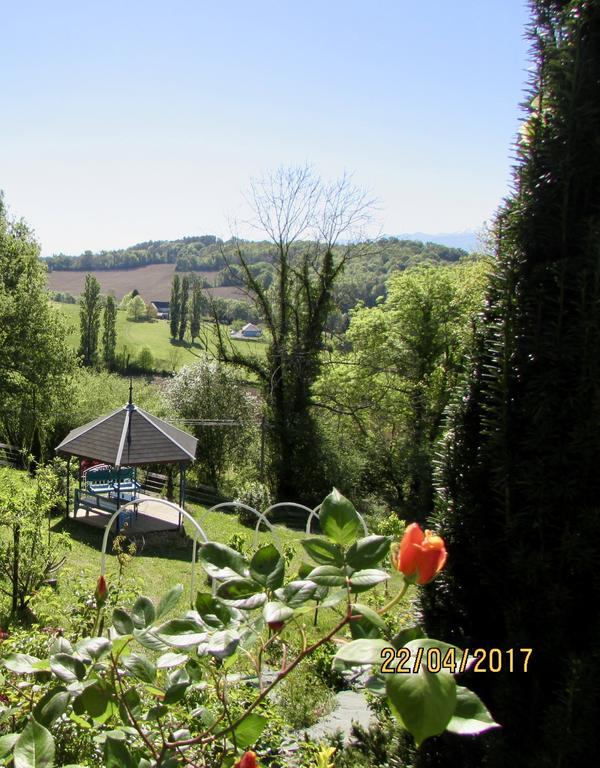 Les Gites De La Maison Bleue D'Estialescq מראה חיצוני תמונה