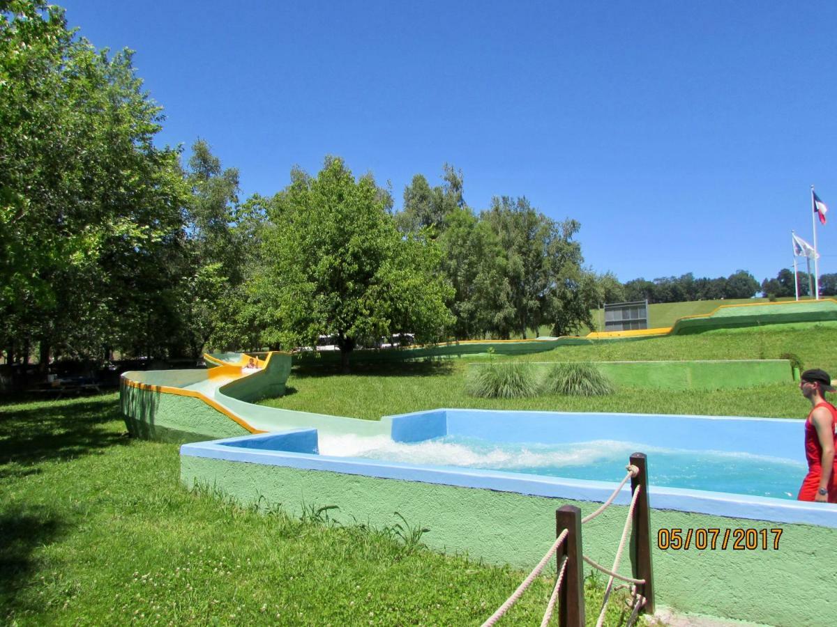 Les Gites De La Maison Bleue D'Estialescq מראה חיצוני תמונה